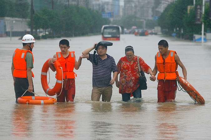 В Японии из-за наводнений эвакуированы более 100 тысяч человек