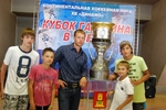 Чемпион мира по хоккею Денис Кокарев привезет в Тверь кубок Гагарина и сыграет в аэрохоккей