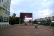 В центре Твери заработал гигантский экран под открытым небом