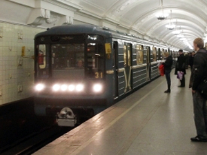 В метро появится защита от падения пассажиров на рельсы