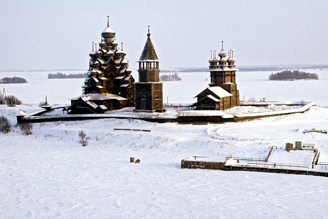 Кижи и Соловки в снегу, баня с водорослями и снегоходы на Белом море