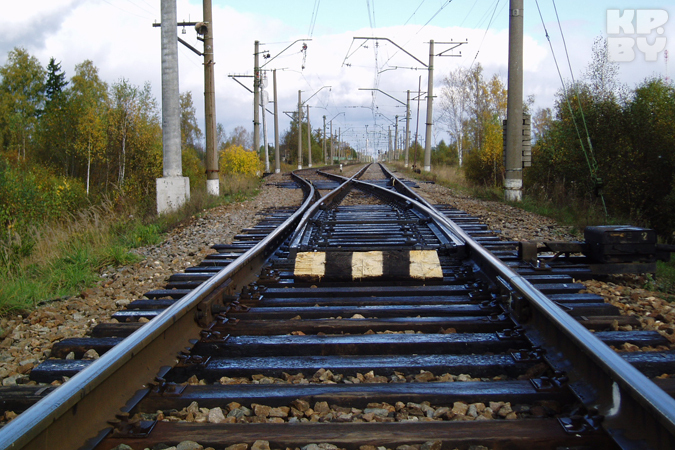 За два часа в Бобруйске под поездом погибли два человека