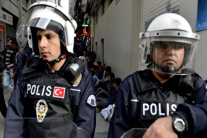 В Турции экстремисты напали на поезд