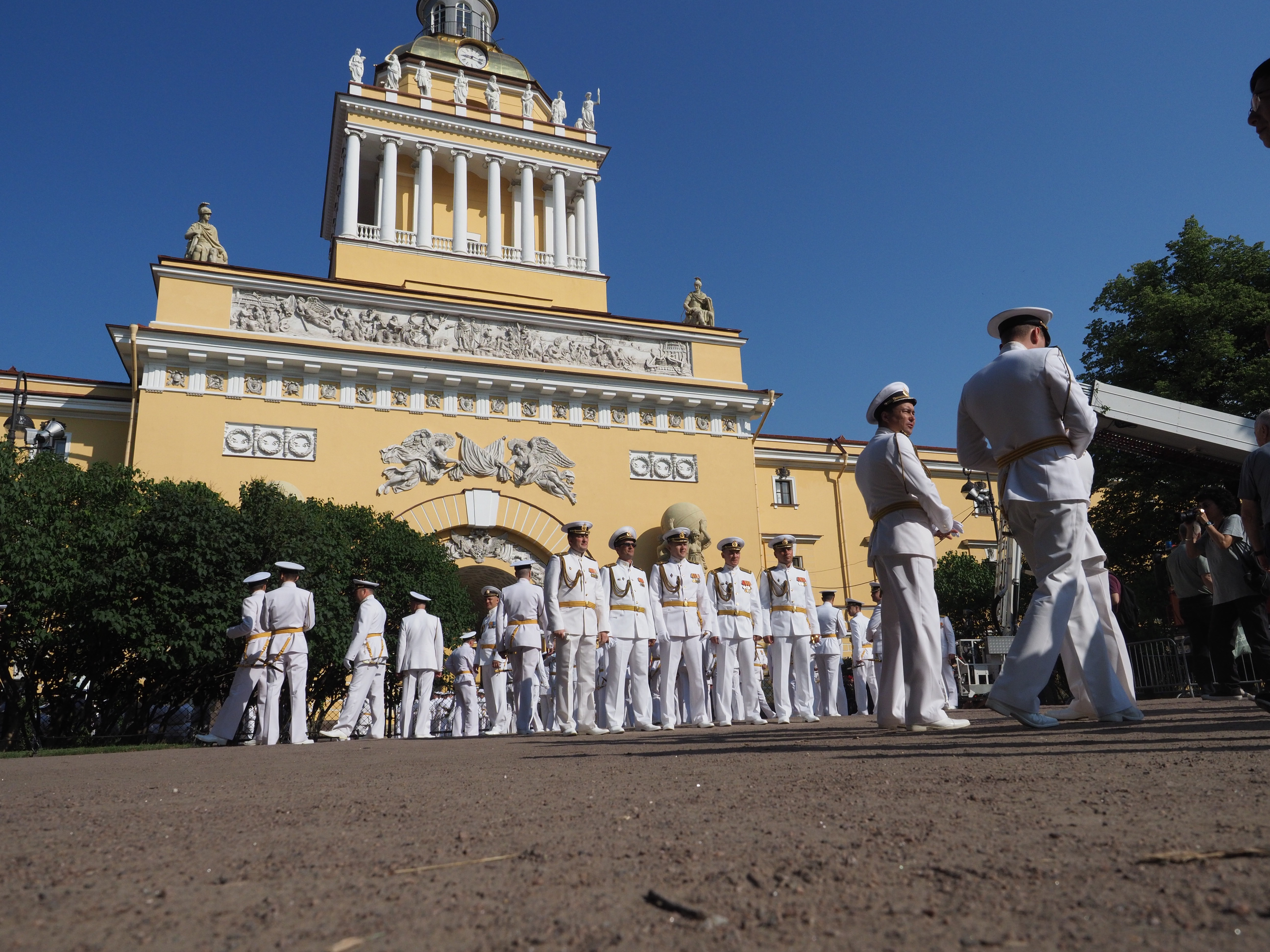 Участники парада на День ВМФ в Александровском саду