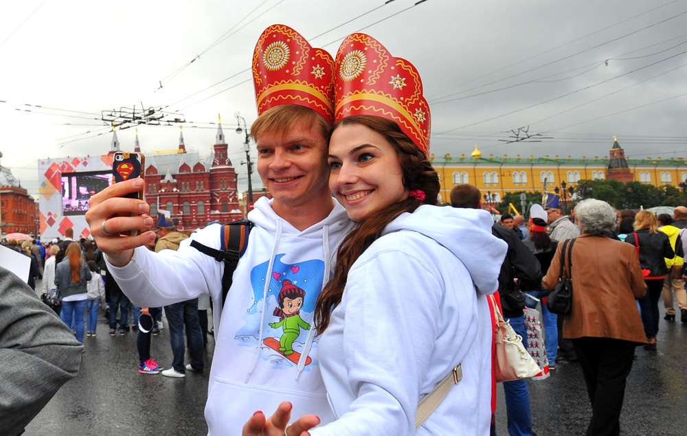 Идеальные дни москва. Москва праздник. Празднование дня города в Москве. С днем города Москва. Москва днем.