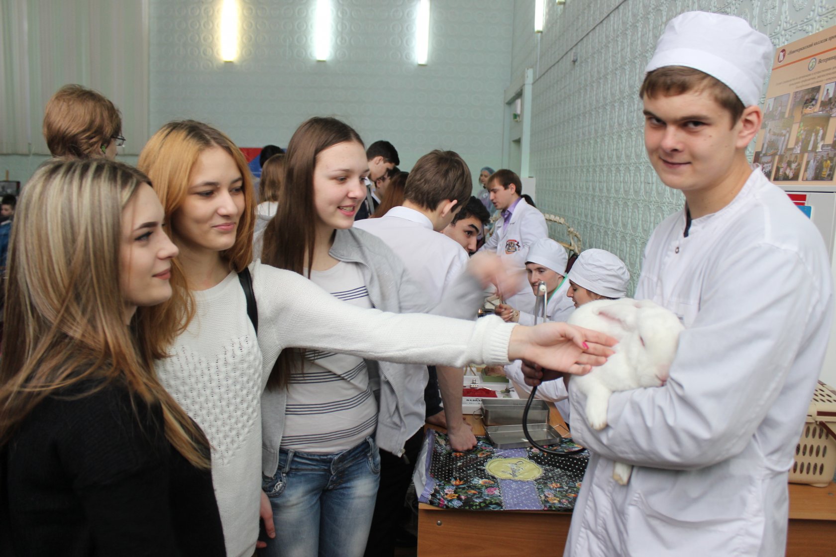 Пищевой колледж новочеркасск. Колледж НКПТИУ Новочеркасск. Колледж промышленных технологий и управления г.Новочеркасск. Новочеркасский техникум пищевой промышленности. Пищевой колледж.