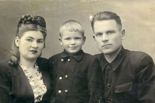 Георгий Петрович Зеренков с женой и сыном