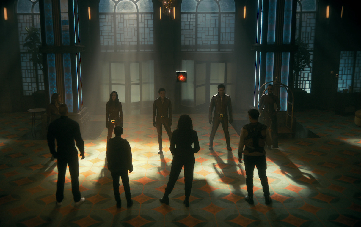 Эйдан галлахер академия амбрелла 3 сезон. Выход академии амбрелла. Эйдан галлахер 2022 академия амбрелла. Пятый академия амбрелла 3 сезон. Академия амбрелла 4 сезон.