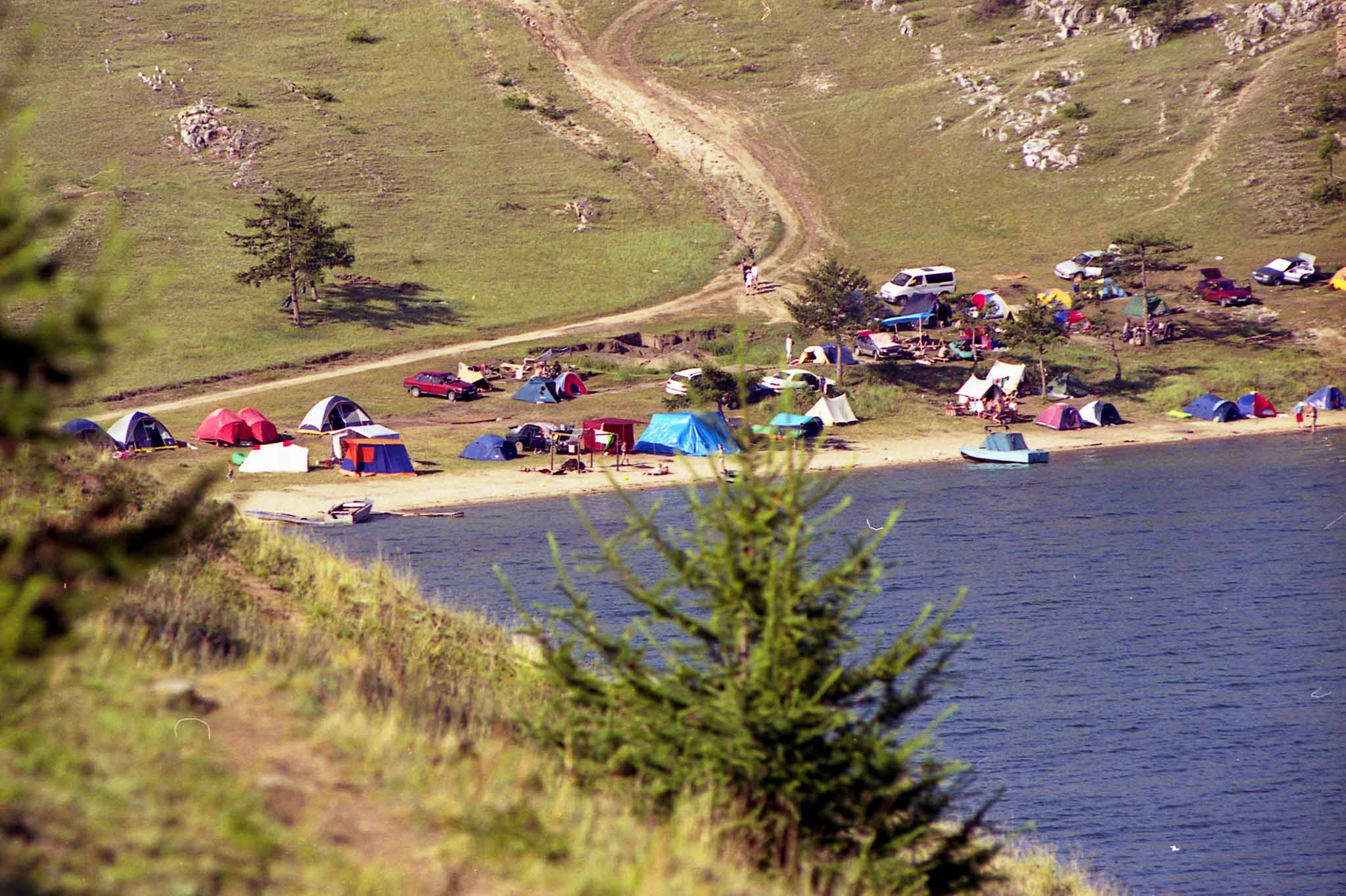 палаточный лагерь туристов байкал