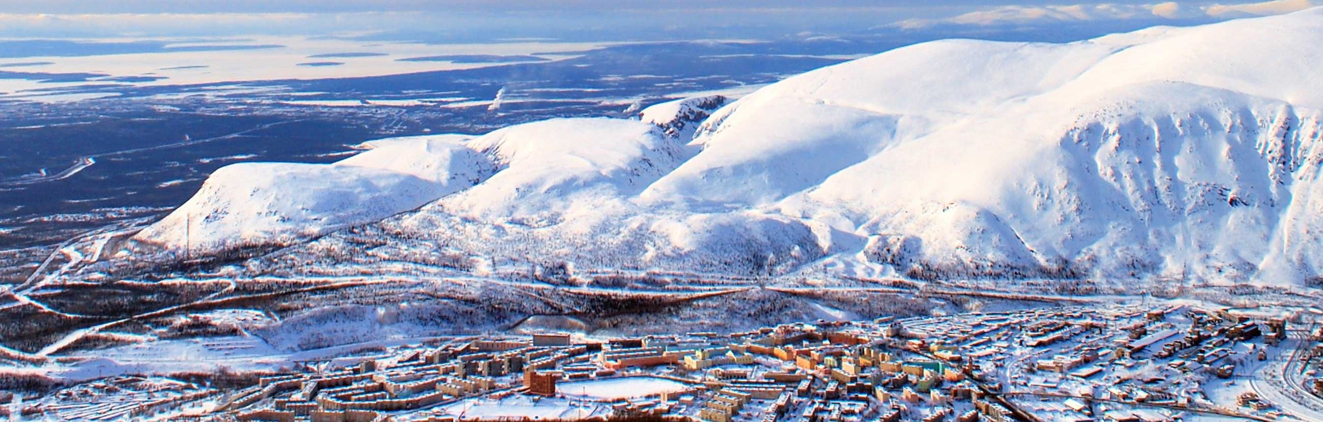 Город кировск расположенный огэ. Горнолыжный курорт Кировск Мурманская. Кировск Апатиты Хибины. Хибины Вудъявр. Кировск горы Хибины.