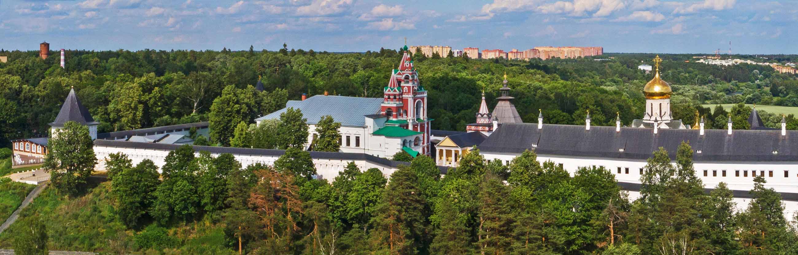 Куда сходить в звенигороде. Саввино Сторожевский монастырь в Звенигород с высоты птичьего полета. Звенигород 2023. Звенигород инфраструктура.