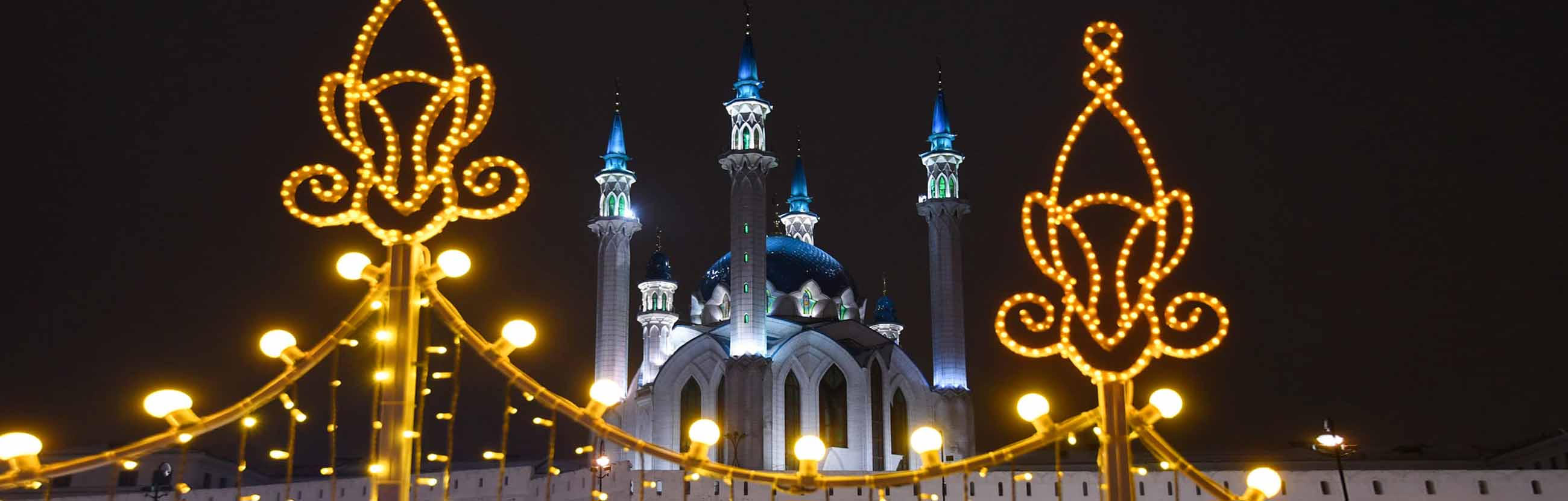 куда пойти в казани в декабре. куда пойти в казани в декабре. парк черное озеро казань 2021. озеро казань кремль. новогодняя красота на улице.