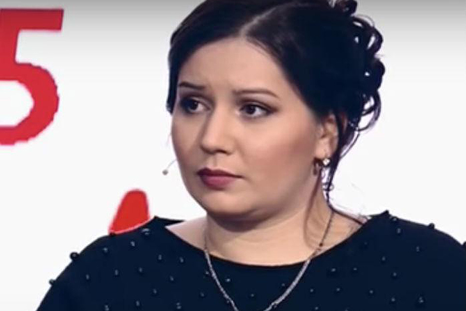 Валя Исаева Хабибулломен жыныстық қатынасқа түседі.