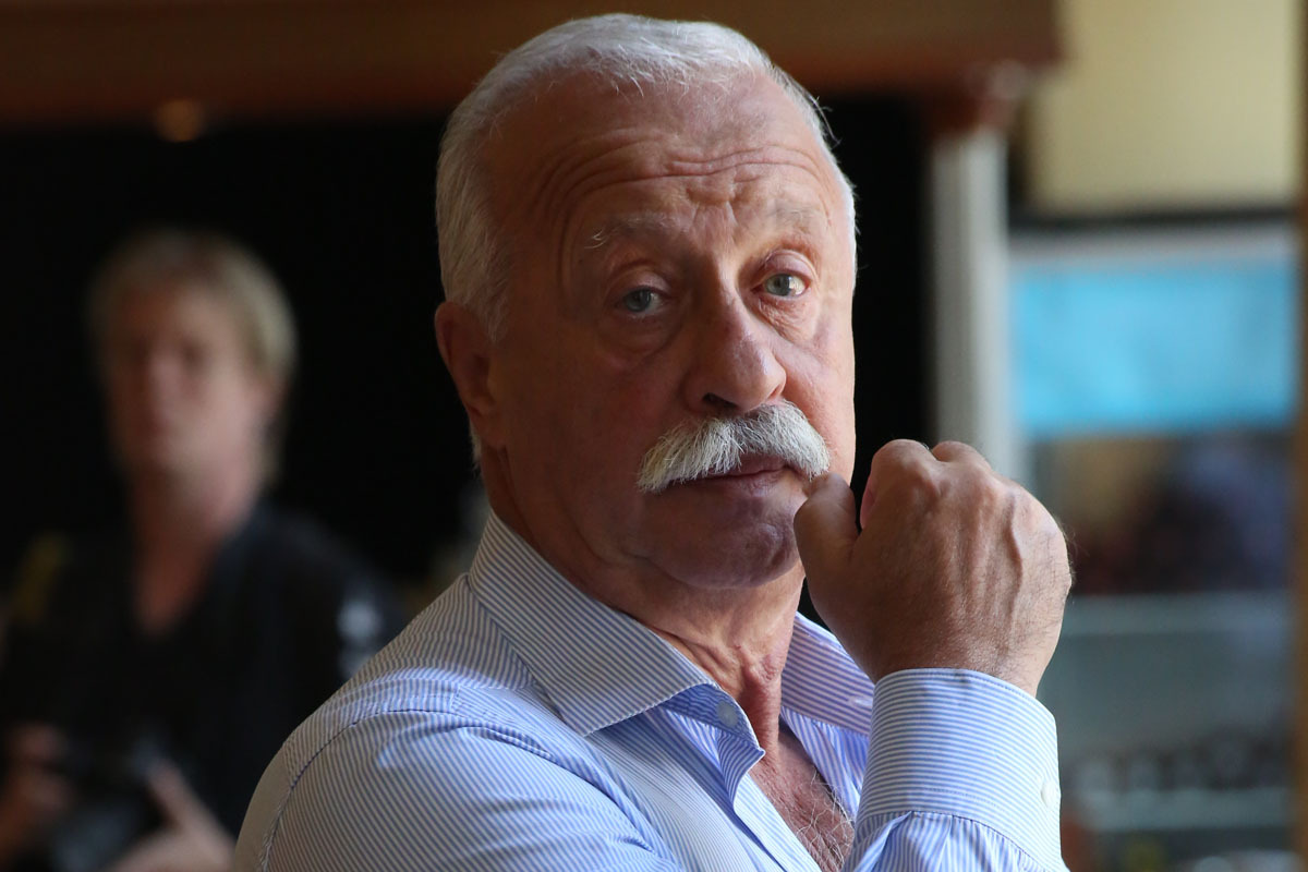 Якубович 2022. Сколько ему лет якубовичу. Сколько ему лет якубовичу. Якубович улыбается. Сколько ему лет якубовичу.