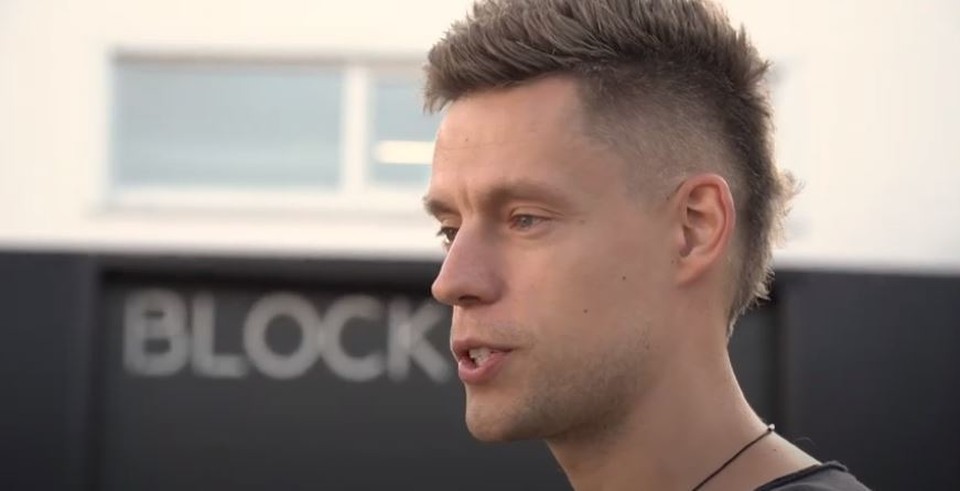 Үлкен қара әтештері бар порно