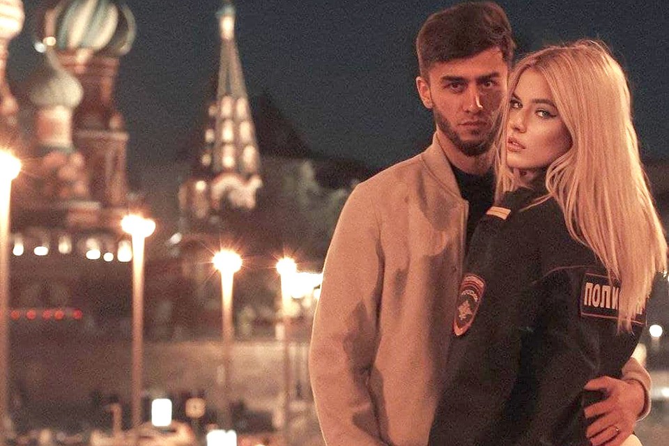 Таджикский блогер на Красной площади оскорбил и храм, и полицейский мундир
