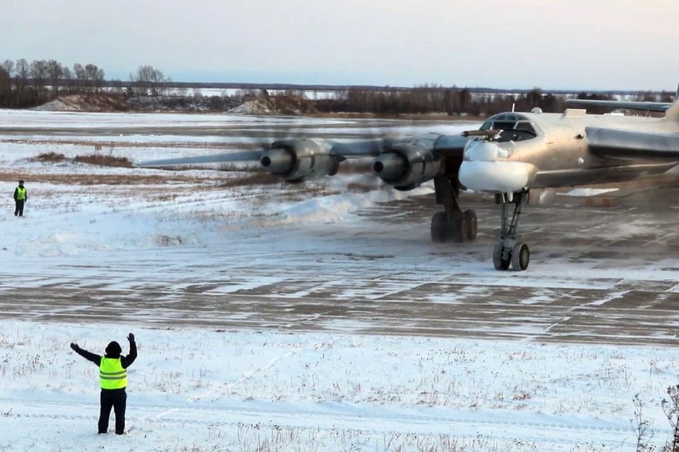Россия и Китай подняли стратегические ракетоносцы