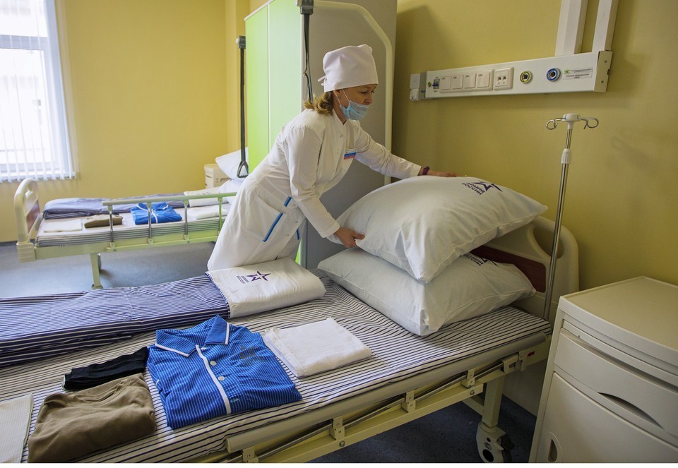 Военные врачи-инфекционисты сворачивают в России ковидные госпитали