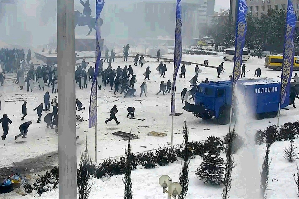 «Украина покажется образцом порядка и спокойствия»: Как Казахстан может погрузится в анархию