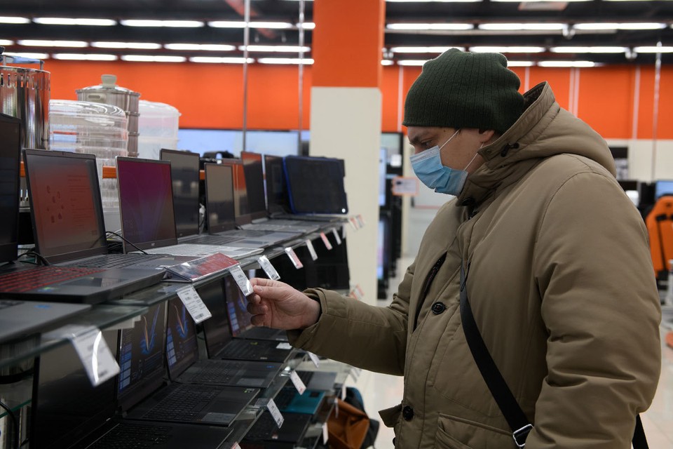 Продавал электронику на улице. Магазин электроники. Продавал электронику на улице. Рынок электроники. Дефолт 98 года.