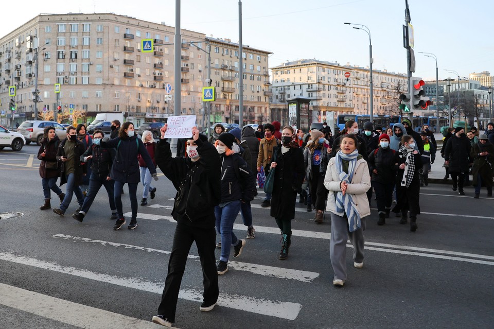 Вот такой им мир нужен: Митингующий против спецоперации дважды ударил полицейского в Санкт-Петербурге