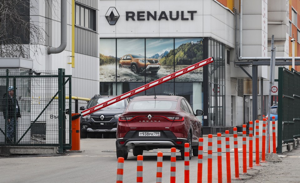 Renault ушел из России: какие модели теперь будет выпускать АвтоВАЗ и какие машины перестанут собирать в нашей стране