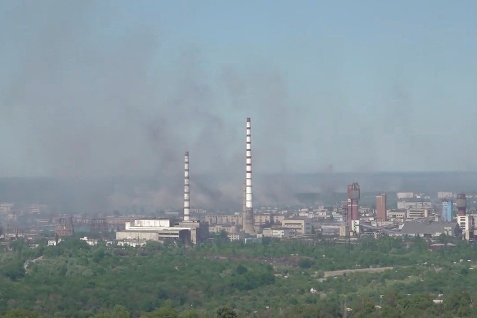 На грани химической катастрофы: Украинские войска окружены на заводе Азот