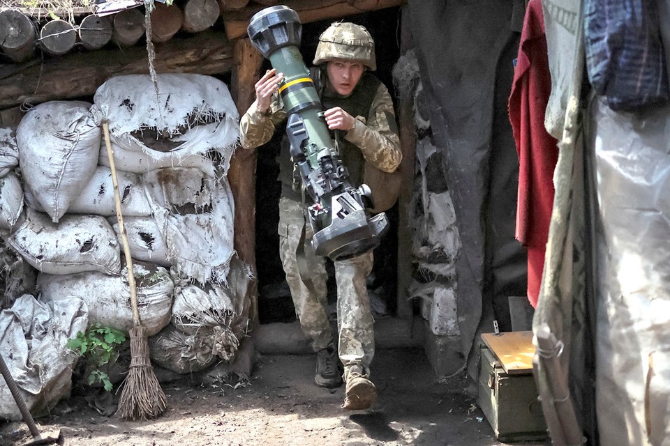 Эксперты: На Украине США накачивают националистов оружием, как делали это в 2011 году в Сирии