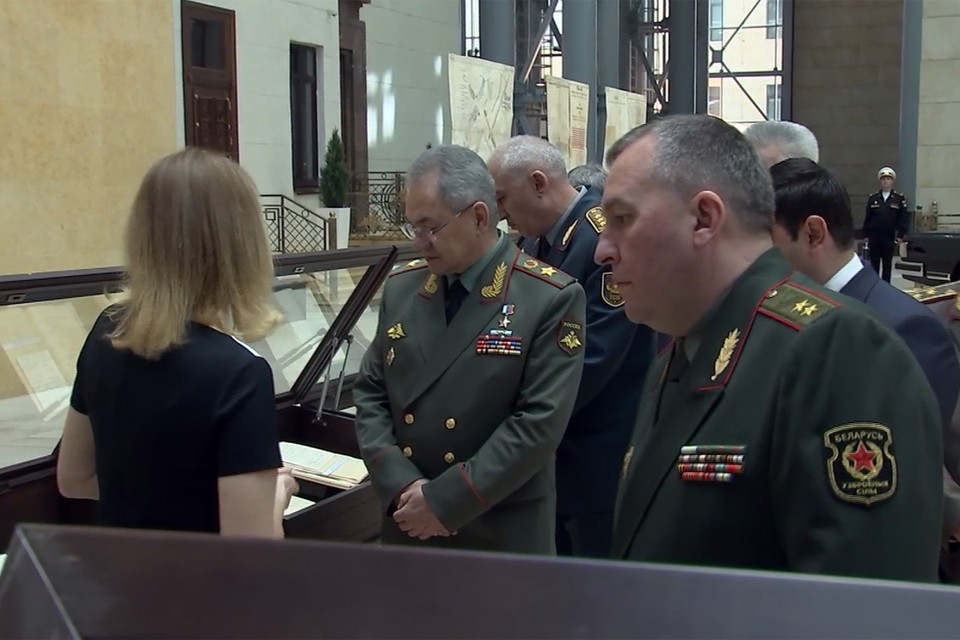 Министрам обороны СНГ показали наградные листы на героев-земляков