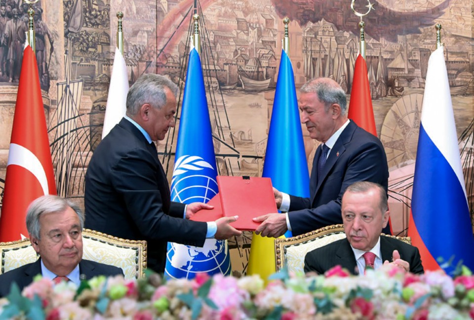 Москва и Киев при посредничестве Турции и ООН подписали соглашение о порядке вывоза зерна из украинских портов