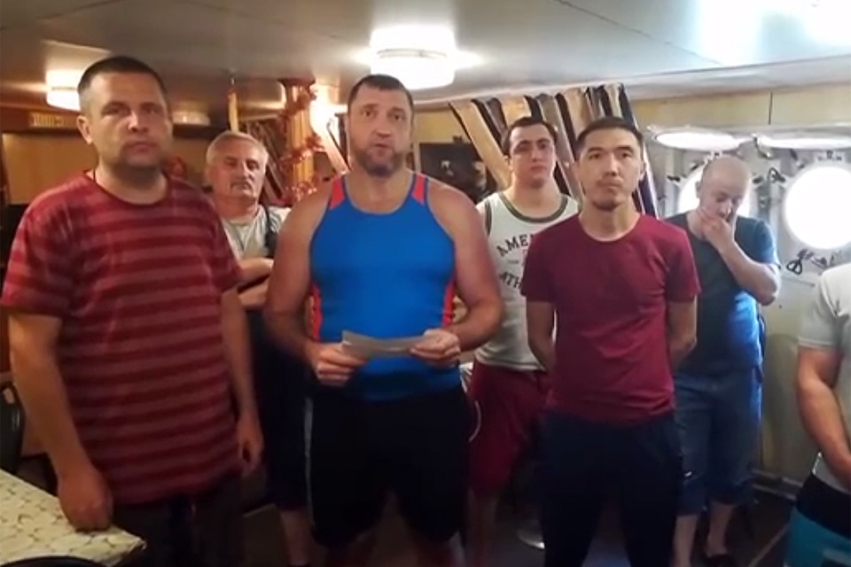 Мешки на голову, автомат взведен: 67 российских моряков попали в украинский плен в Измаиле