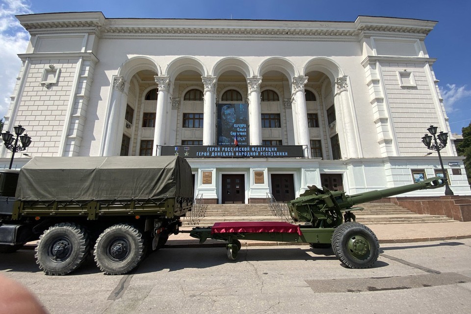 Украина опустилась до последней низости: НАТОвские гаубицы расстреляли похороны Корсы в Донецке