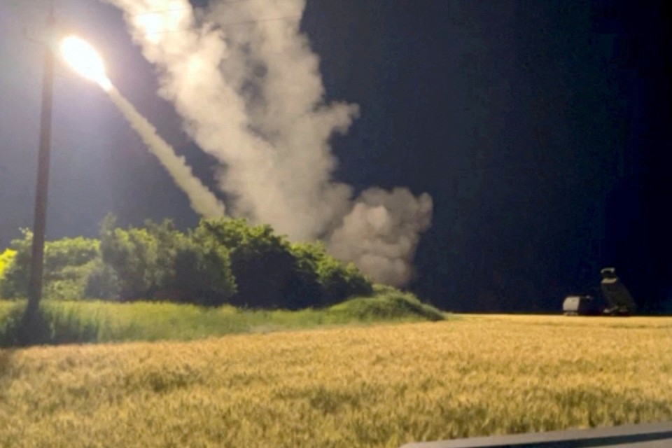 Минобороны: ВСУ с помощью американских Himars обстреляли городскую больницу с беременными