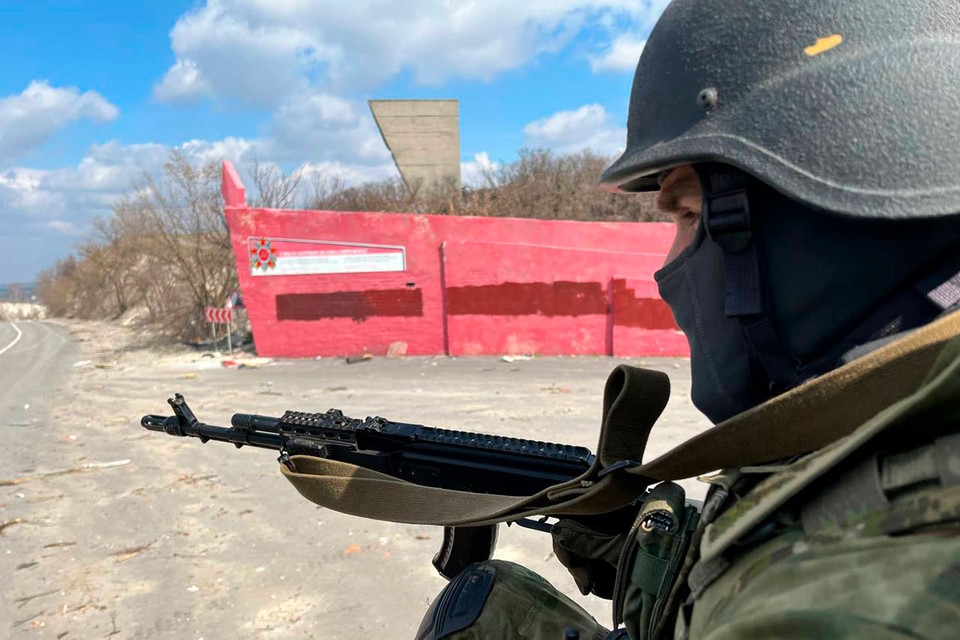 Герой спецоперации Z рядовой Филонов доставил боеприпасы на передовую под обстрелом.
