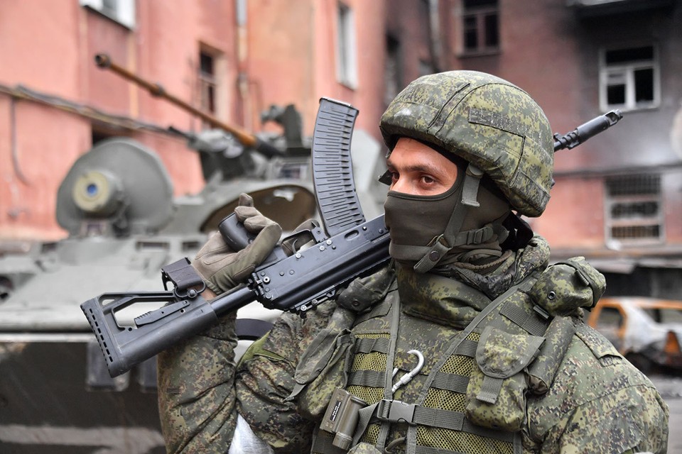 Как это из сытой Москвы или Питера и в окопы