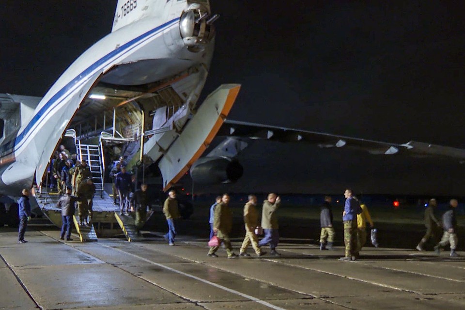 Зеленский платит по 1000 долларов за жизнь русского офицера