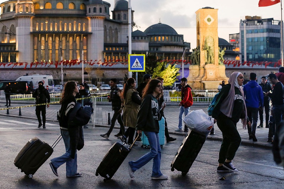 Туроператоры рассказали, что известно о российских туристах в Стамбуле, где прогремел взрыв