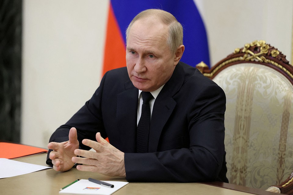 Новые поручения Путина: помочь тем, кто живет на пособия и сделать машины доступнее