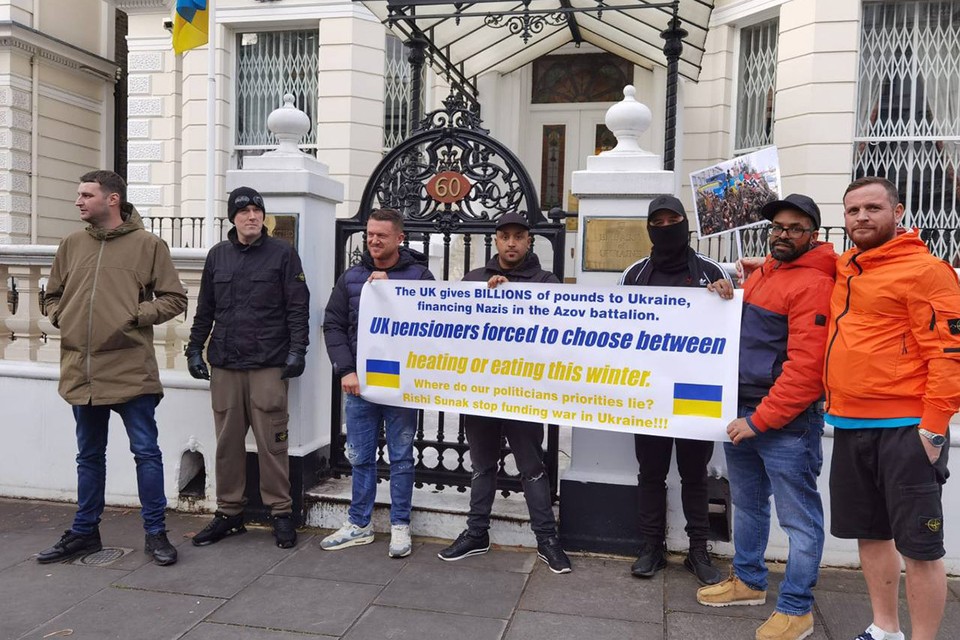 Британские активисты провели в Лондоне митинг против финансирования Украины