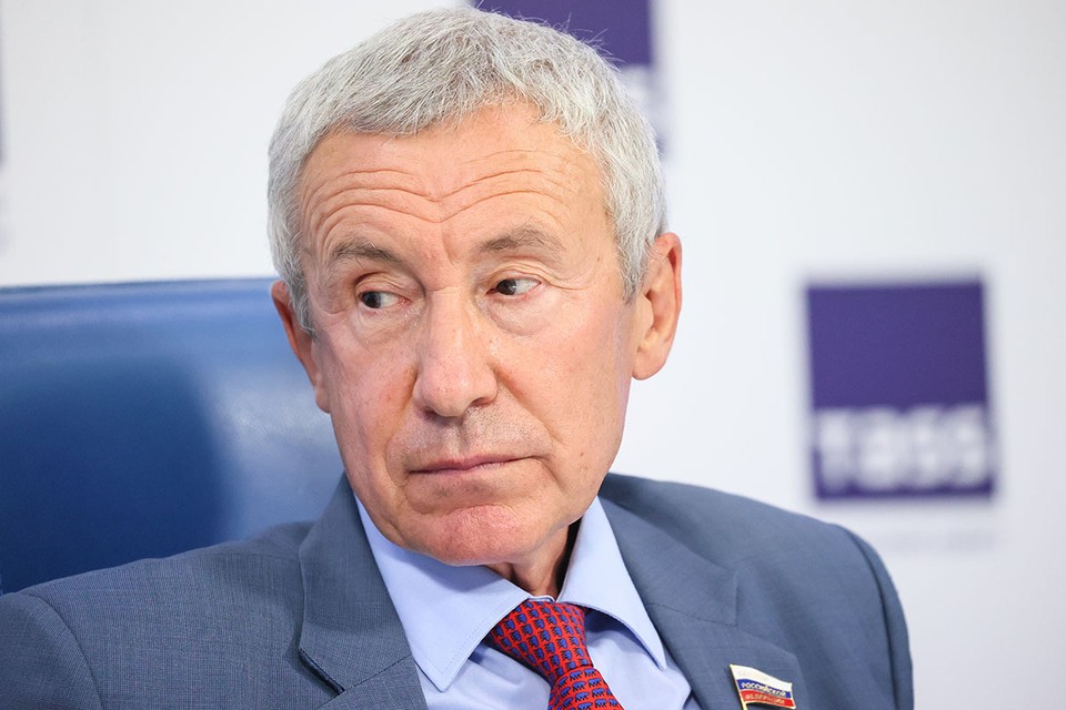 Вернувшихся в Россию проверят на контакты с ЦРУ и МИ-6