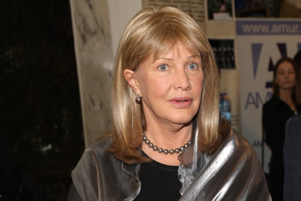 Елена Проклова сломала ногу на гастролях в Крыму, когда заменяла актрису, отказавшуюся ехать на полуостров