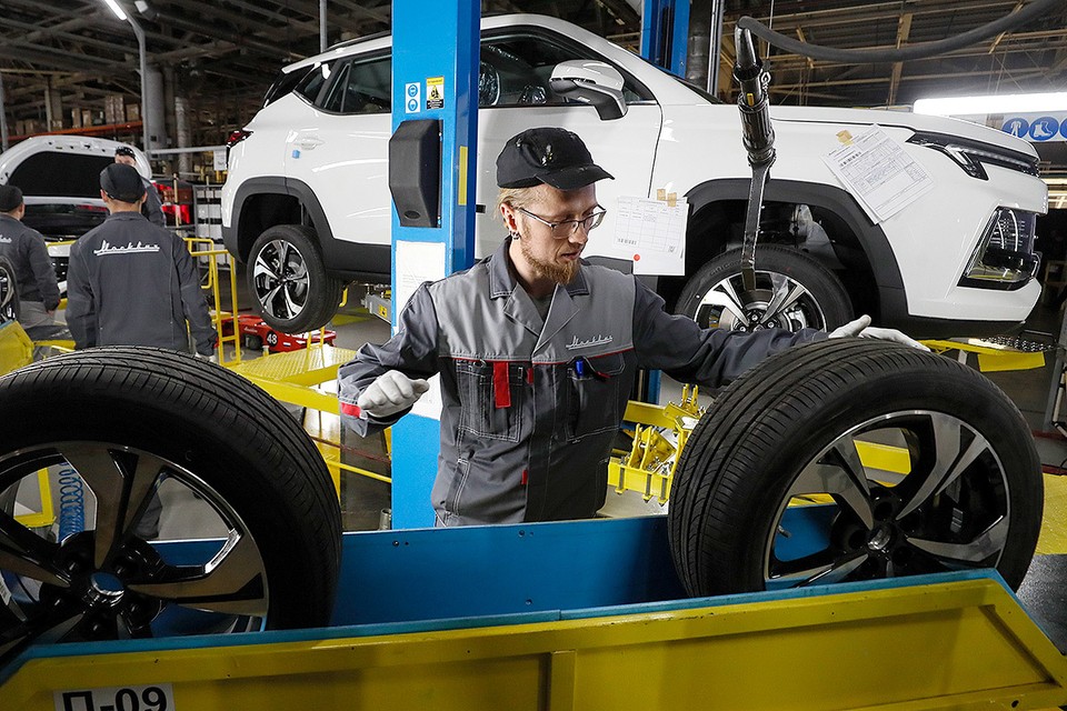 Прогноз по авторынку на 2023 год: Сюрпризы от АвтоВАЗа, какие новые машины появятся в России и что будет с ценами