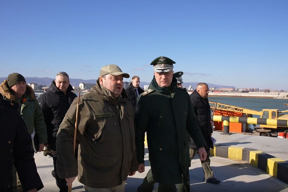 Минобороны России обустраивает в Каспийске 14 причалов для военных кораблей