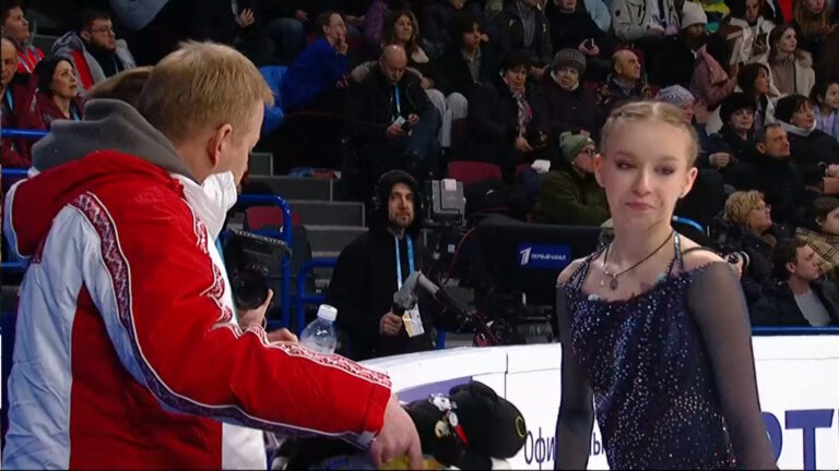 Камила валиева фигурное катание 2022. Фигурное катание женщины результаты короткой. Короткая программа фигурное катание женщины сегодня результаты. Фигурное катание. Результаты фигурного катания сегодня женщины короткая программа.