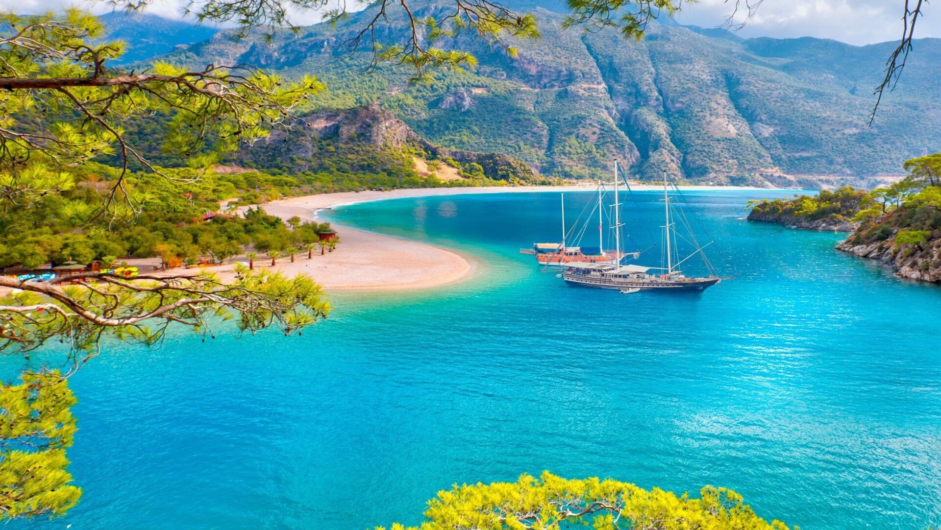 Пляж Голубая лагуна в Олюденизе.