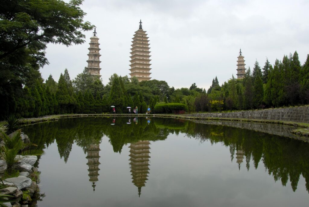 Три пагоды храма Чуншэн, Дали. 
