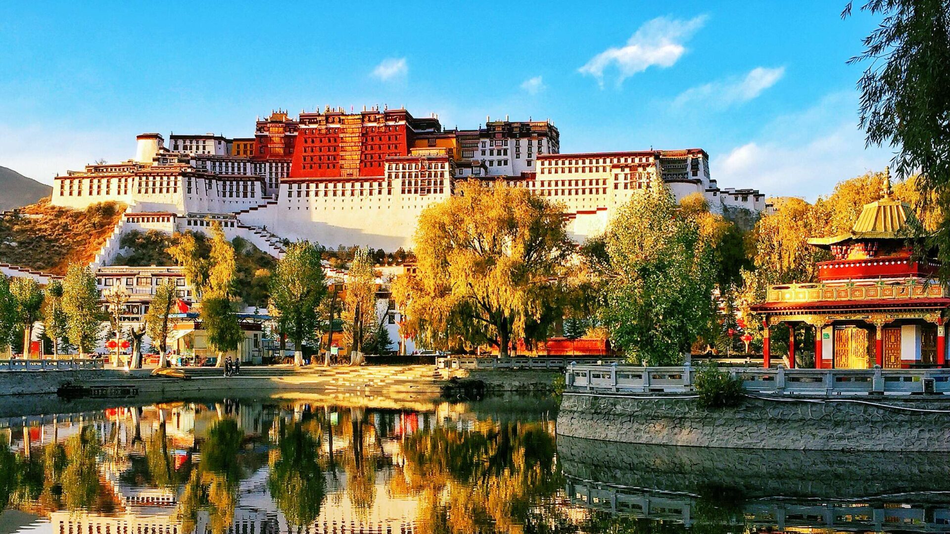 Дворец Потала в Лхасе.