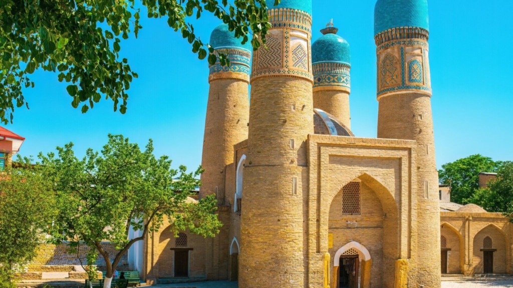 Медресе Халифа Нияз-куля в Бухаре.