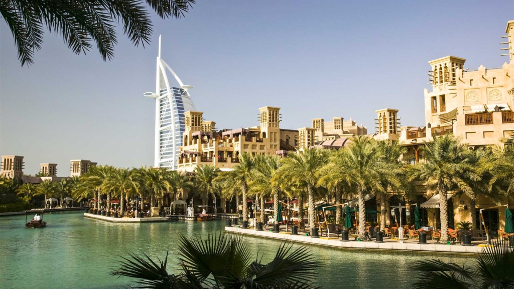 Отель Burj al-Arab, Умм-эль-Кайвайн