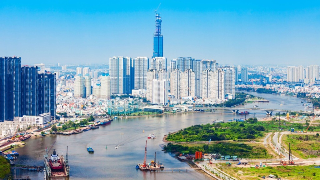Панорама Хошимина с площадки Saigon Skydeck